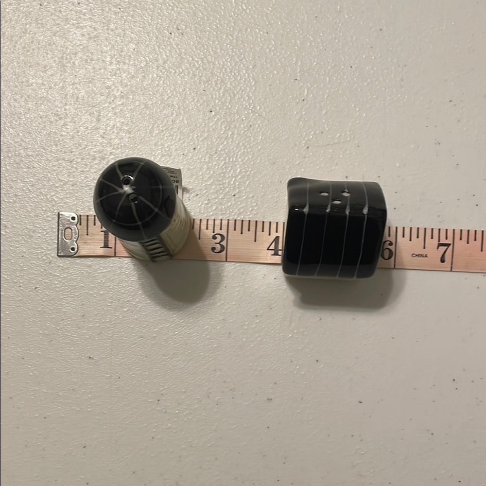 Mini Salt & Pepper Shakers Set Lighthouse - Picture 3 of 10